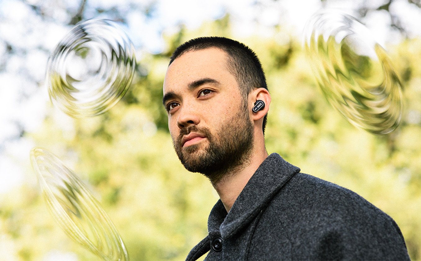 AKG_N5_Hybrid_Lifestyle_Image_App.png?sw=1356&sh=840